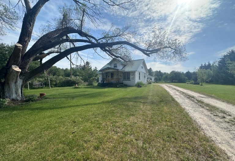 Fairview Area  Farm house with country charm