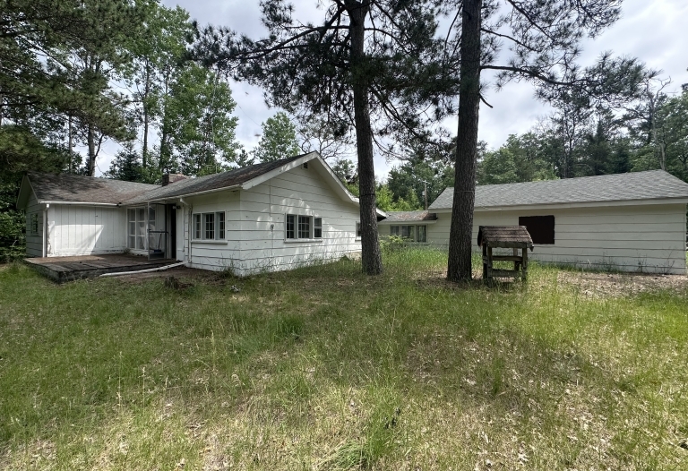 3 BEDROOM, 1+ BATH UZERNE AREA